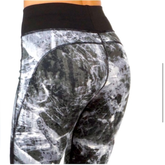 ❤️NWT❤️ Yoga/Workout Petite Women’s/Girls Leggings size XL with Mesh Cut Out❤️ - Picture 8 of 9